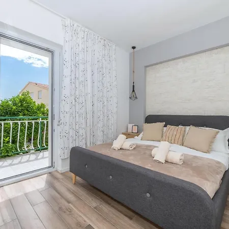Luxury Nadalina Sea View Apartment